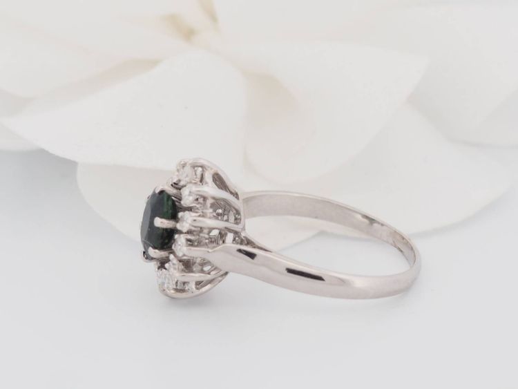 Anello Daisy in oro bianco, zaffiro ovale e diamanti