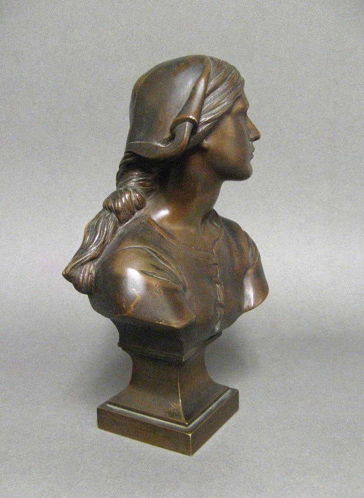 Busto in bronzo di Giovanna d'Arco.