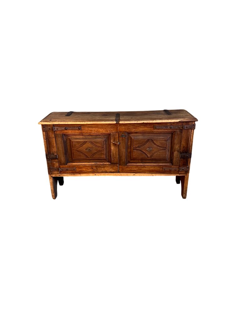 Commode-buffet en noyer 1700