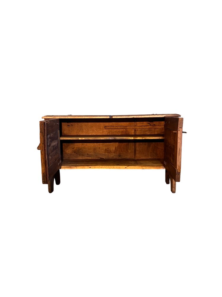 Commode-buffet en noyer 1700