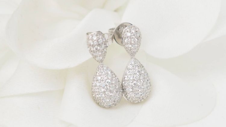 Orecchini di lusso in oro bianco e diamanti