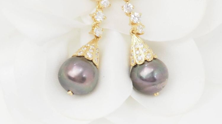 Boucles d'oreilles en or jaune, Diamants et perles de Tahiti
