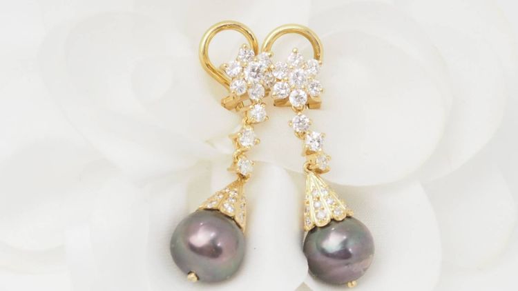 Boucles d'oreilles en or jaune, Diamants et perles de Tahiti