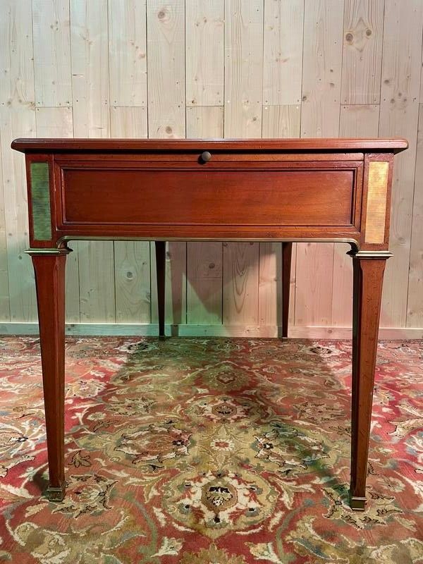 Bureau plat de style Louis XVI 