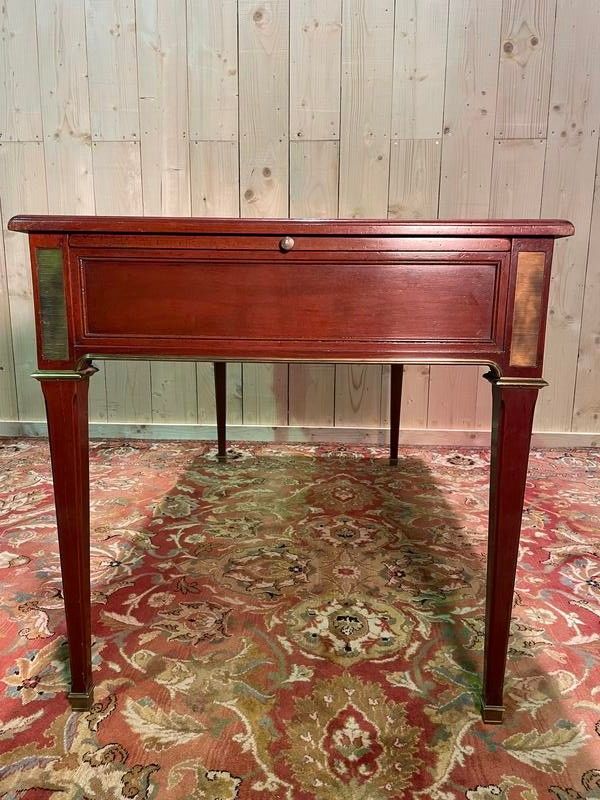 Bureau plat de style Louis XVI 
