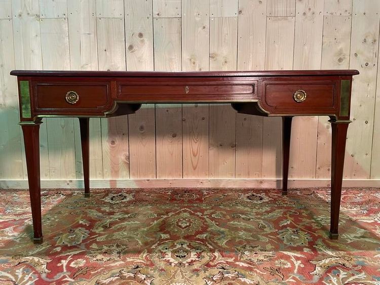 Bureau plat de style Louis XVI 