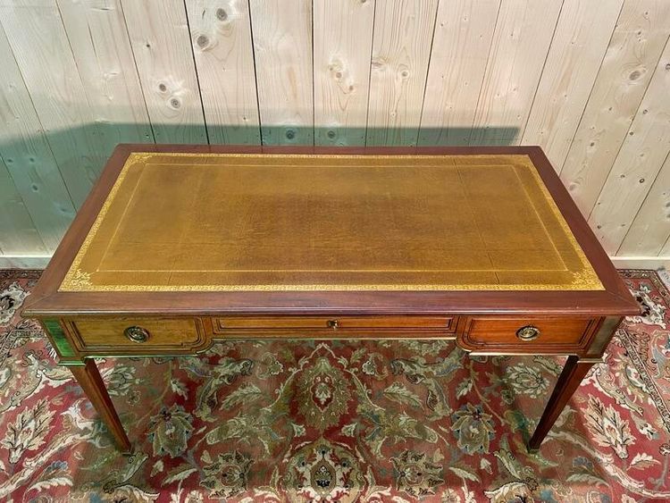 Bureau plat de style Louis XVI 