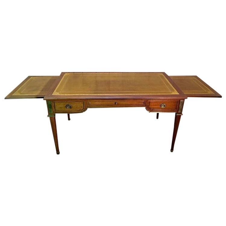 Bureau plat de style Louis XVI 