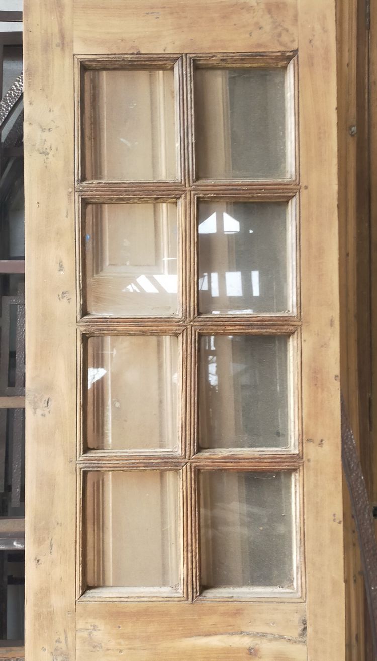 Portes anciennes vitrées étroites