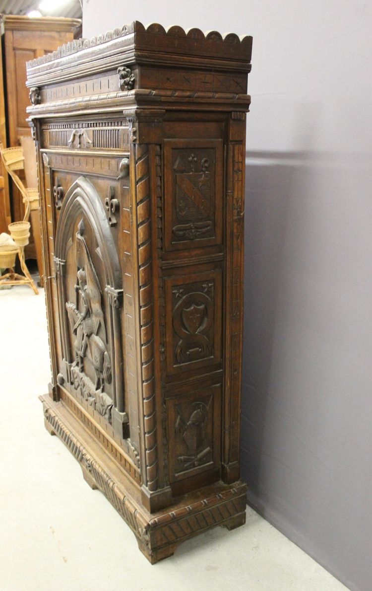 Bonnetière in rovere stile Enrico II con decoro Giovanna d'Arco, fine XIX secolo