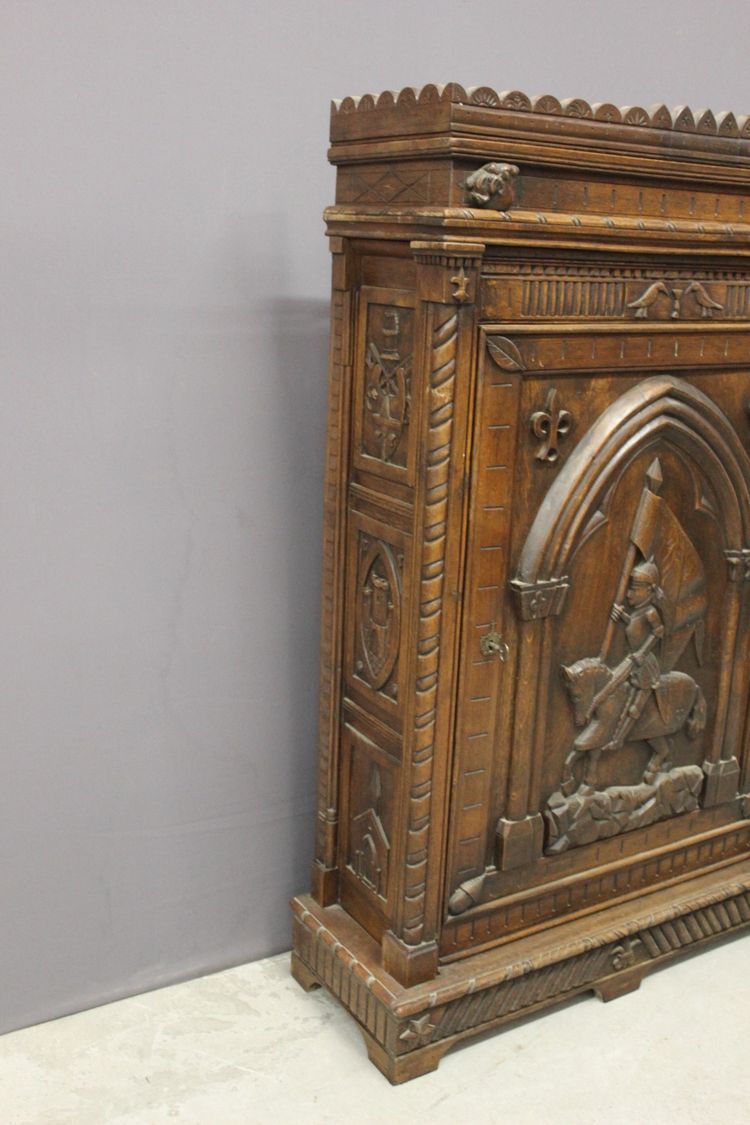 Bonnetière in rovere stile Enrico II con decoro Giovanna d'Arco, fine XIX secolo