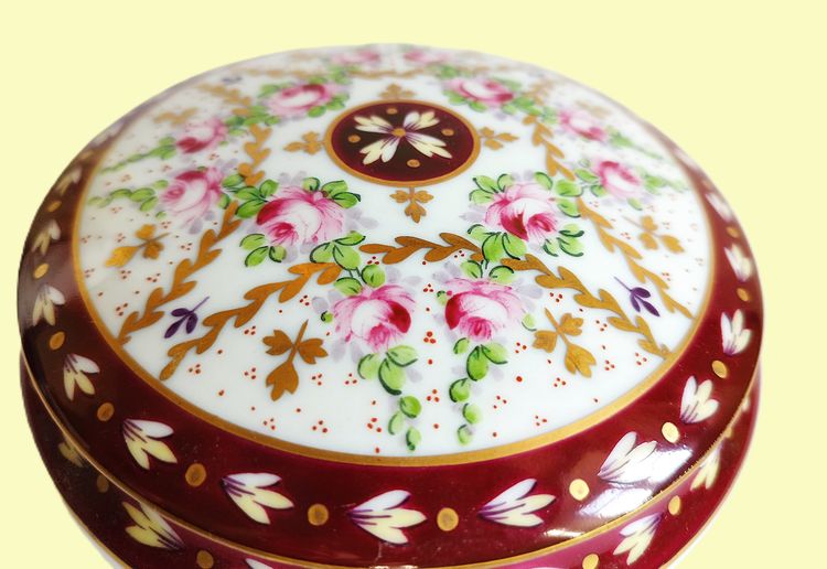 Boîte à Bijoux Bonbonnière Porcelaine Limoges  Peinte à La Main  Signée M Carpezat Roses Fleurs
