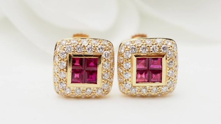Boucles d'oreilles de luxe en or jaune, rubis et diamants