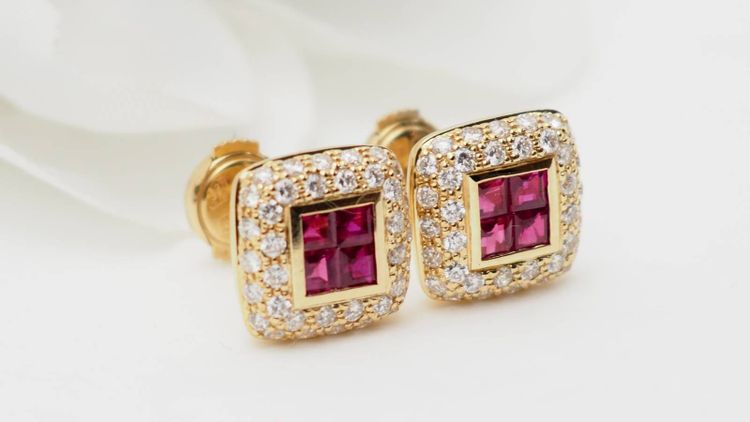 Boucles d'oreilles de luxe en or jaune, rubis et diamants
