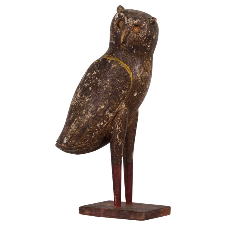Figura di gufo in legno