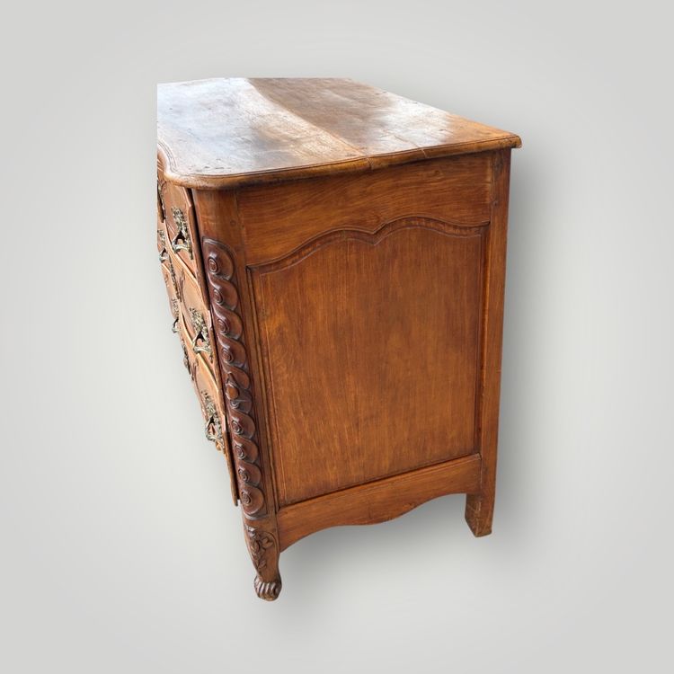 Cassettone parigino in noce di epoca Luigi XV con timbro Jme P.charriere Secolo XVIII