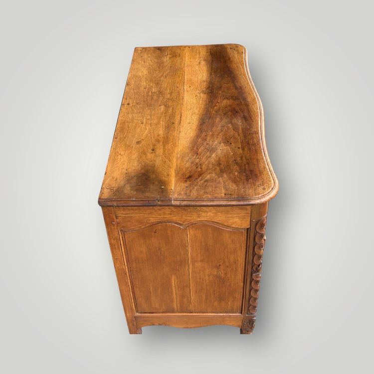 Cassettone parigino in noce di epoca Luigi XV con timbro Jme P.charriere Secolo XVIII