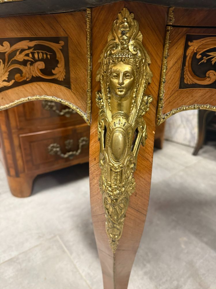 TABLE DE MILIEU VIOLONNEE NAPOLEON III EN MARQUETERIE