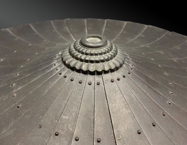Chapeau D’arme Plat De Samouraï, Clan Des Taïra. Signé. Japon, Période Edo (1603-1868)
