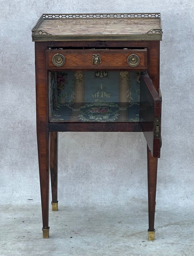 Table de chevet