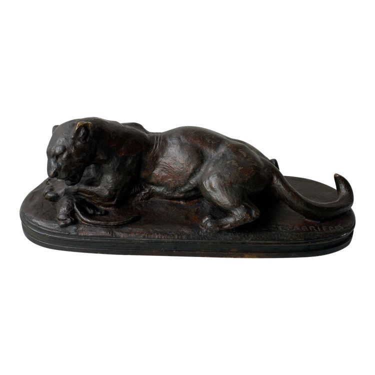 Leonessa in bronzo di Edouard Delabrièrre con patina marrone