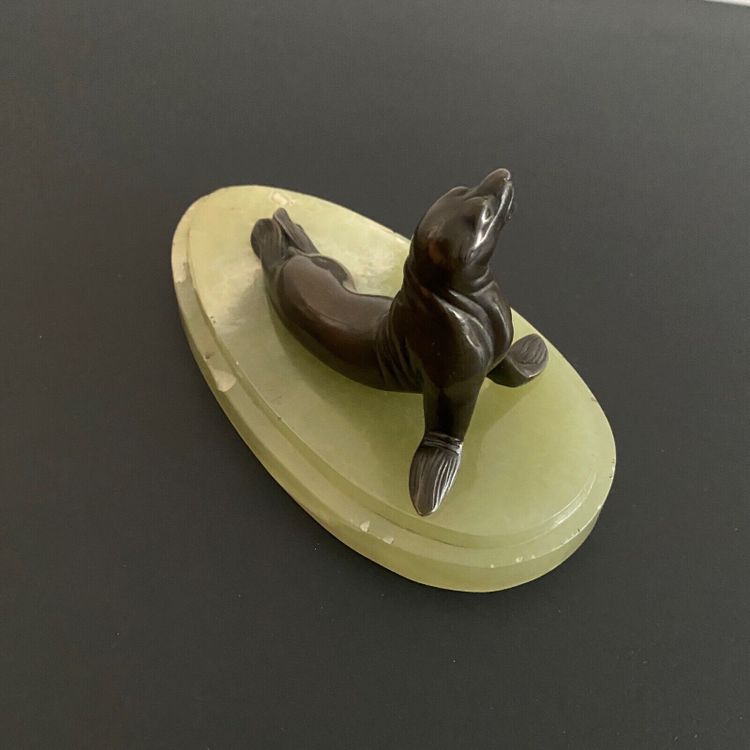 Sigillo in bronzo con patina marrone cioccolato Base in onice Art Déco 1930