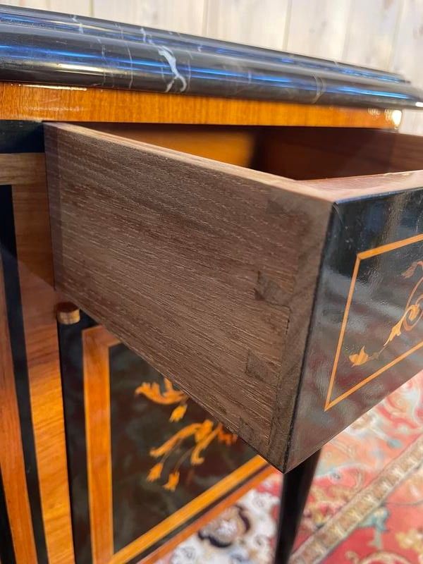 Paire de tables de chevets de style Louis XVI JANSEN