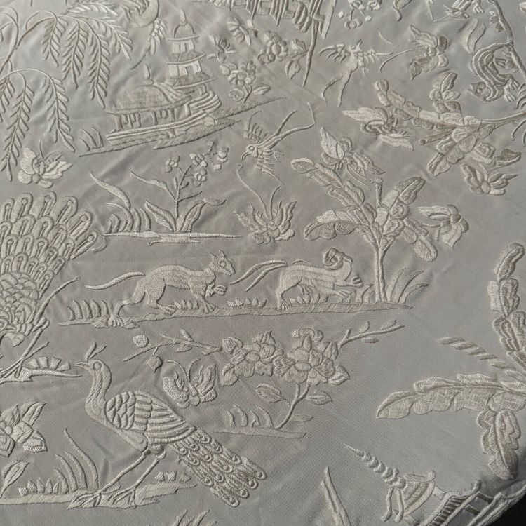 1900 Cina scialle tovaglia ricamata decorata con pagode, uccelli e fiori