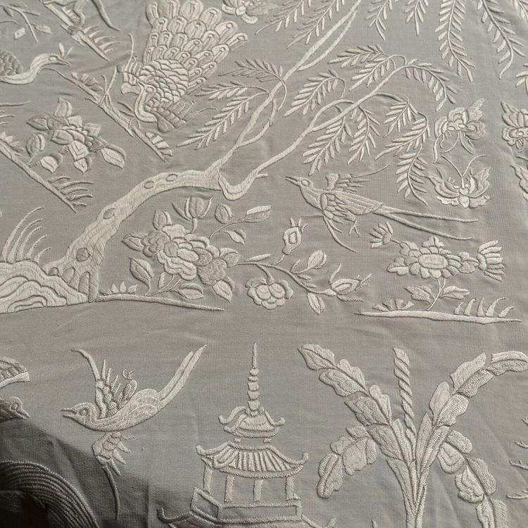 1900 Cina scialle tovaglia ricamata decorata con pagode, uccelli e fiori