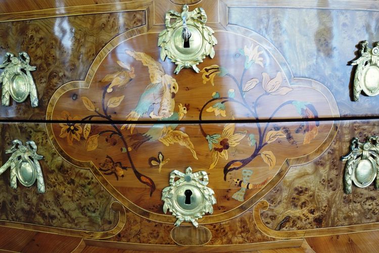 Cassettiera in intarsio di uccelli, Grenoble