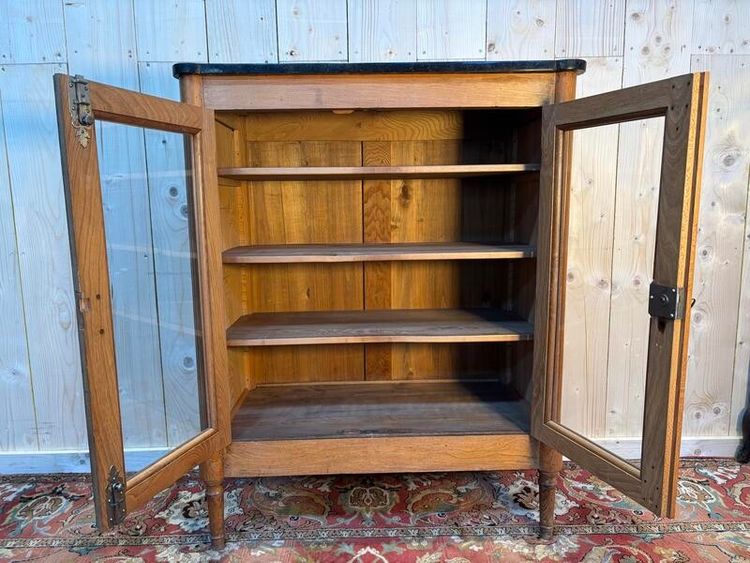 Meuble à hauteur d’appui de style Louis XVI