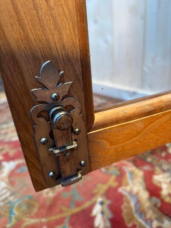 Meuble à hauteur d’appui de style Louis XVI