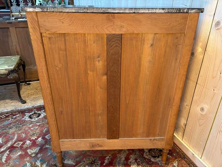 Meuble à hauteur d’appui de style Louis XVI