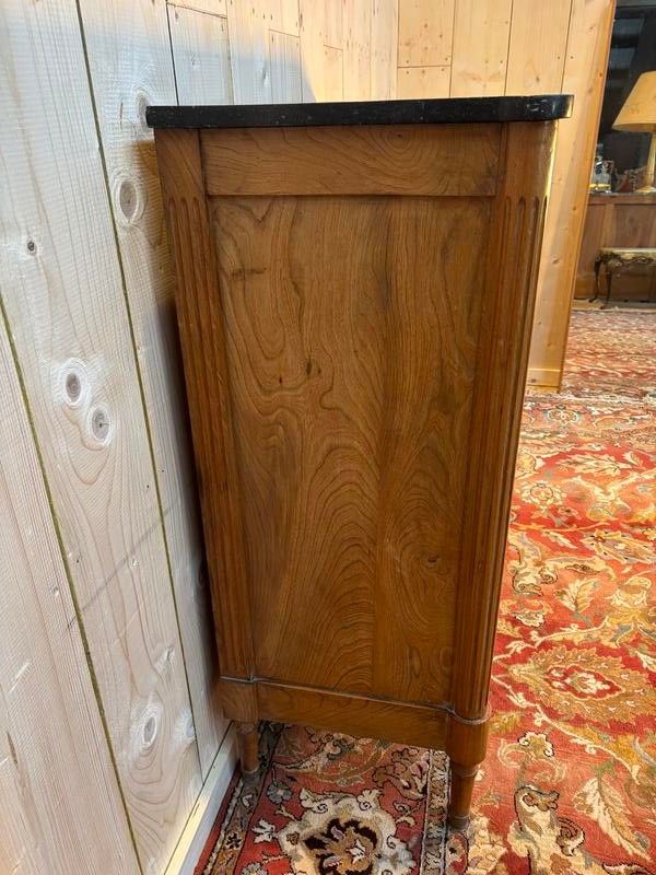 Meuble à hauteur d’appui de style Louis XVI