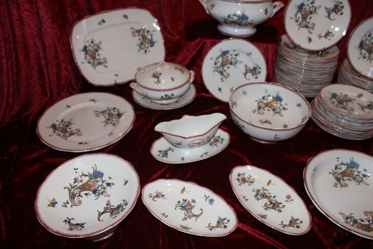 Sarreguemines earthenware dinner service with cornucopia décor from Rouen early 20th century