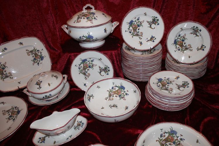 Sarreguemines earthenware dinner service with cornucopia décor from Rouen early 20th century