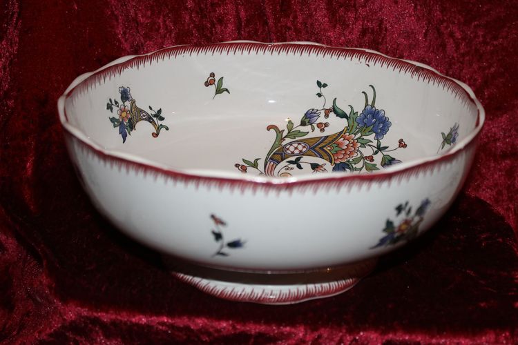 Sarreguemines earthenware dinner service with cornucopia décor from Rouen early 20th century