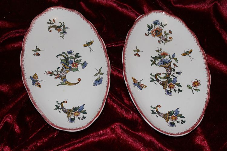 Sarreguemines earthenware dinner service with cornucopia décor from Rouen early 20th century