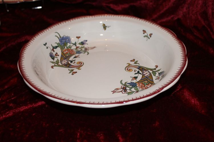 Sarreguemines earthenware dinner service with cornucopia décor from Rouen early 20th century