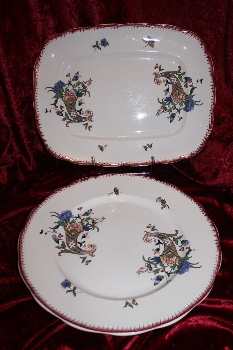 Sarreguemines earthenware dinner service with cornucopia décor from Rouen early 20th century