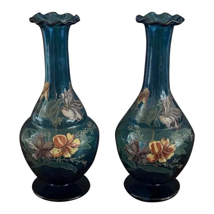Coppia di vasi smaltati del 1900 con disegno floreale su fondo blu XX secolo