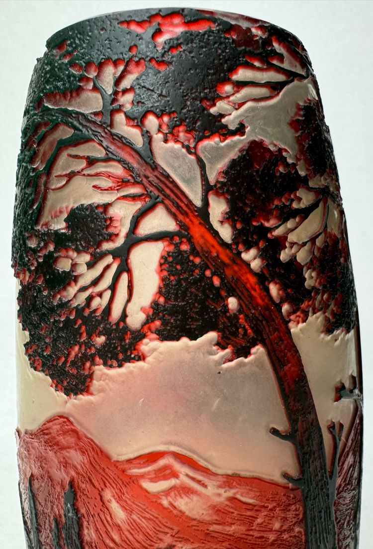 De Vez, vase with lake landscape design