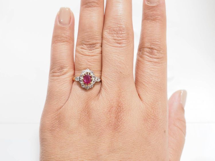 Bague ancienne en or jaune, rubis et diamants 