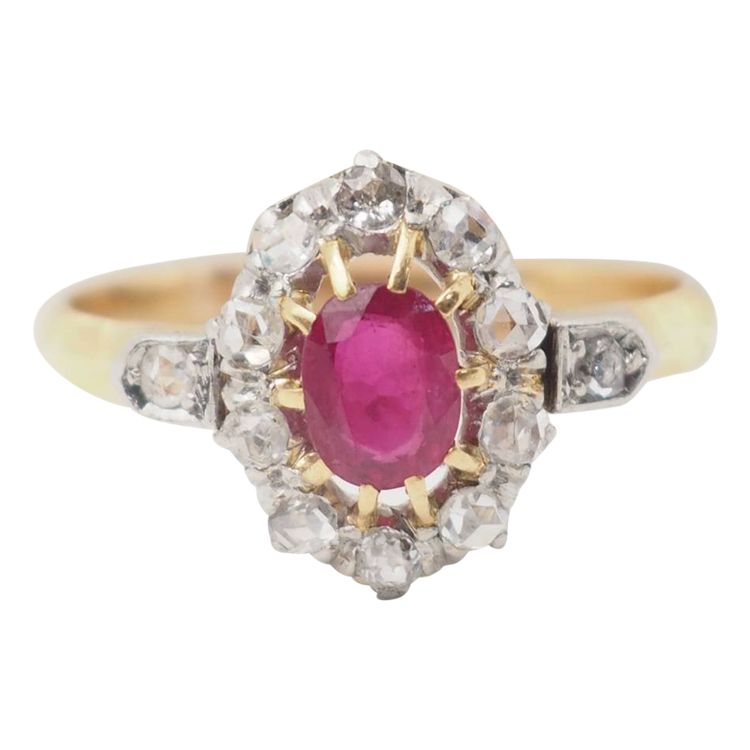 Bague ancienne en or jaune, rubis et diamants 