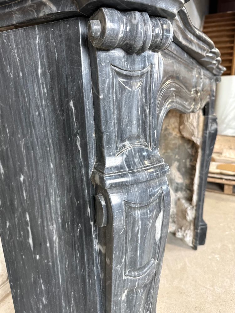 Mantello in stile Luigi XV in marmo blu della fine del XIX secolo