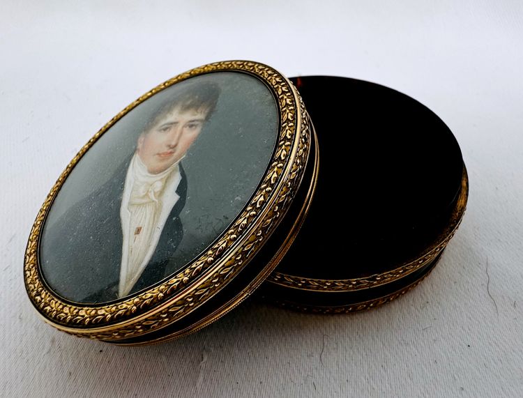 Miniature 19th century snuffbox