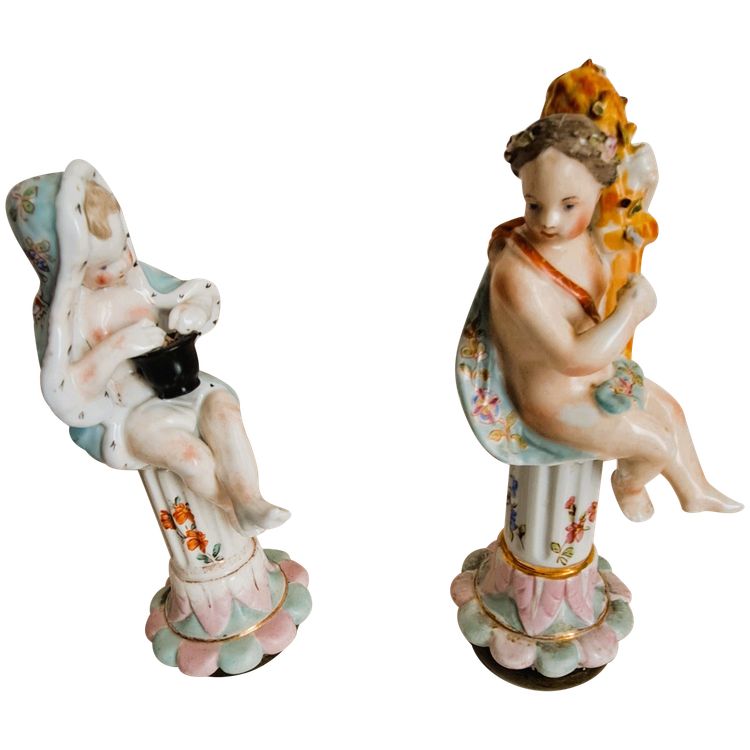 Coppia di figure a colonna in porcellana di Sassonia XIX secolo