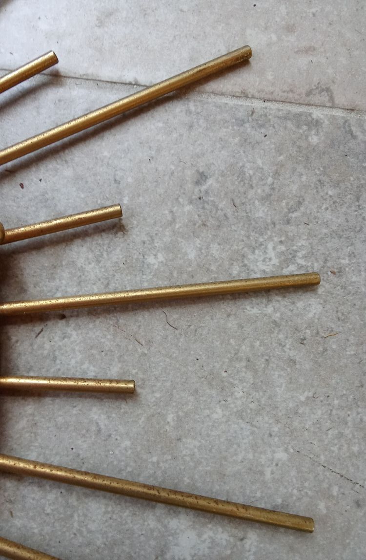 Sonnenspiegel goldfarbenes Metall