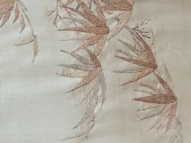 Alte asiatische Seidenstickerei Hahnenkampf