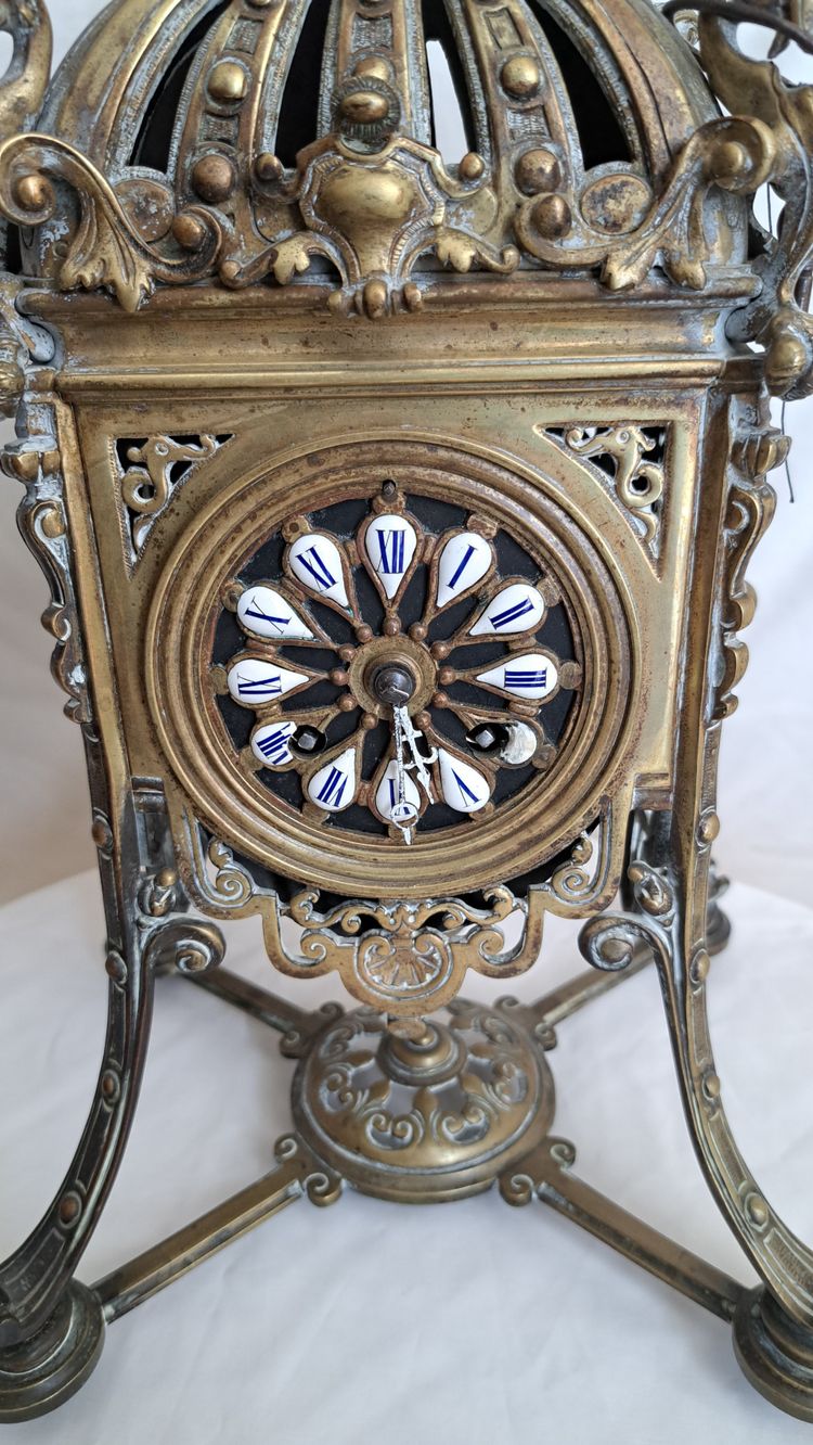Louis XIV style bronze table clock with stamped movement (Chles Mt )
